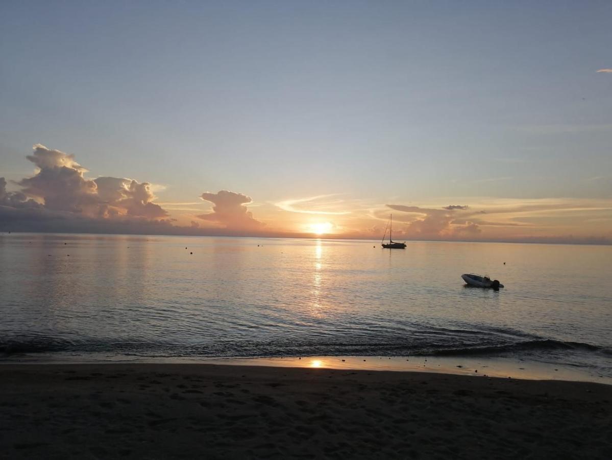 Les Penates - Appt Vue Mer Proche Plage Saint-Pierre Exterior foto